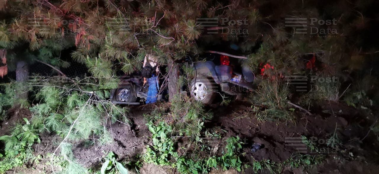 ok PERIBÁN Un joven pereció y cuatro más resultaron heridos en accidente carretero, en Peribán 7