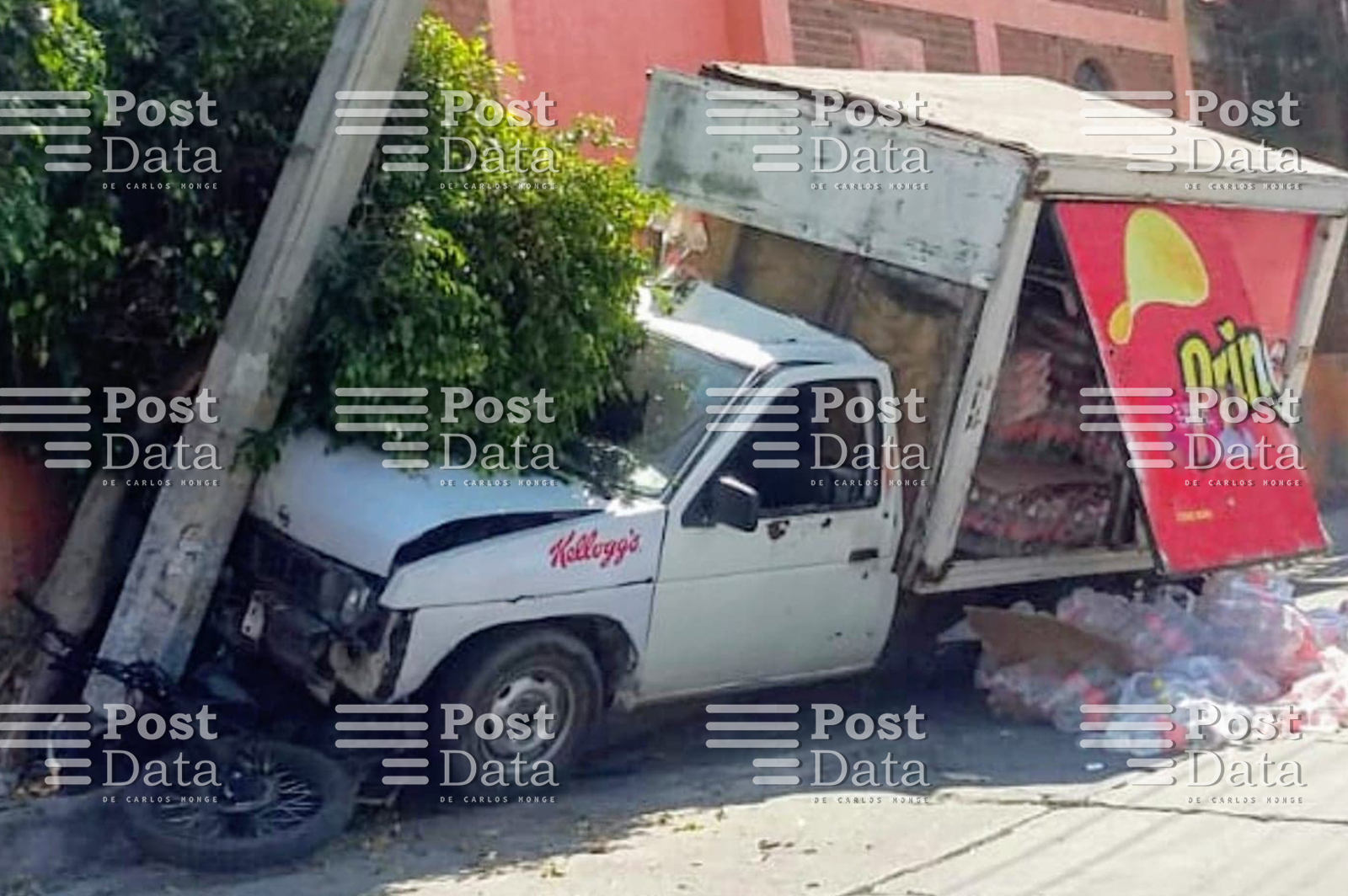 SEGURIDAD El chofer de una camioneta repartidora de bebidas y frituras resultó herido de bala al
