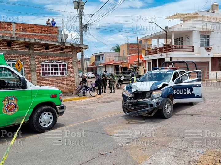 Chocan patrullas cuando se dirig an a atender un reporte de gente