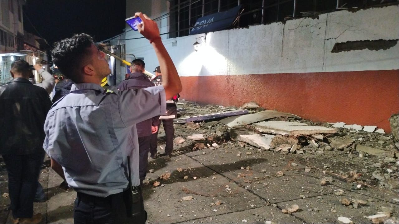 3 lesionados y deslaves en carreteras, dejó la réplica de 6.9 en Michoacán