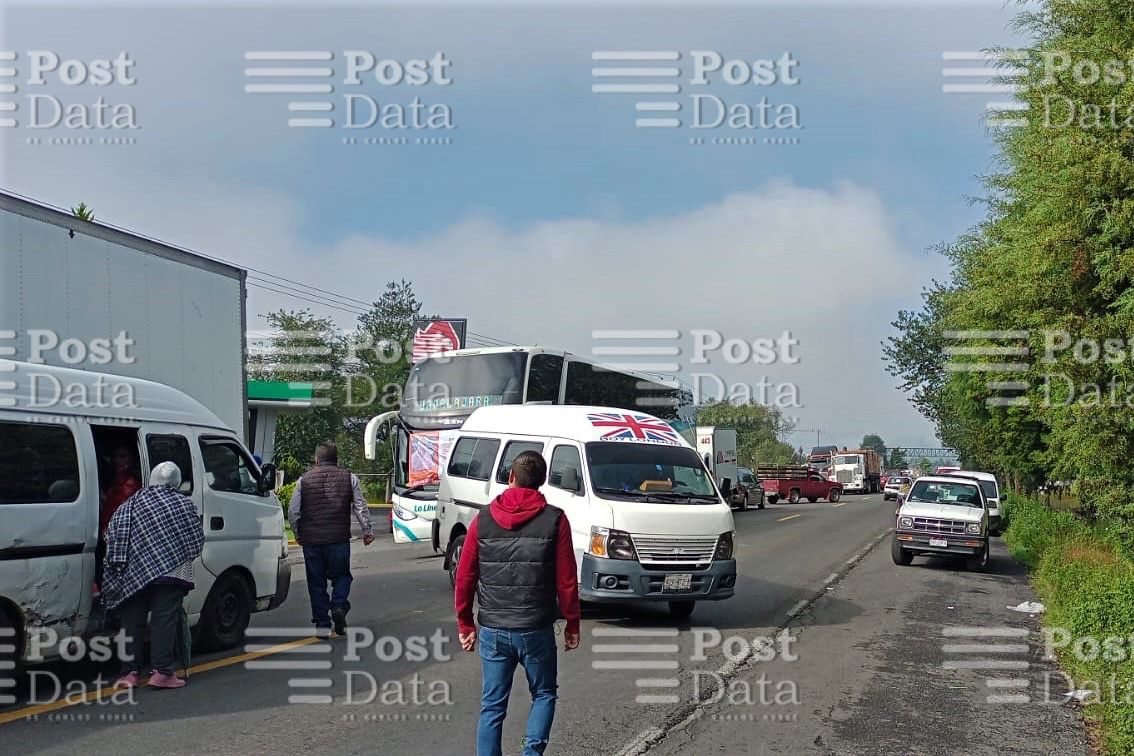 Nuevo bloqueo carretero por desaparición de 2 personas, en Paracho