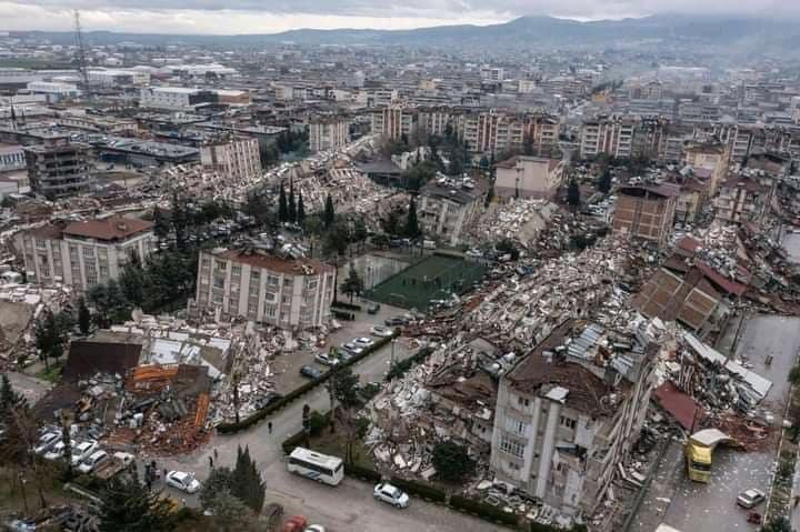 Al menos 2 mil 651 muertos por sismos en Turquía y Siria