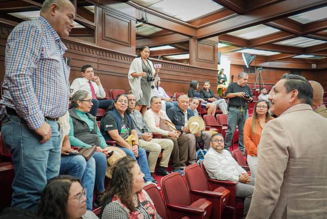 Federación debe instalar mesa de diálogo para atender problemática de exbraceros: Víctor Manríquez Federación debe instalar mesa de diálogo para atender problemática de exbraceros: Víctor Manríquez