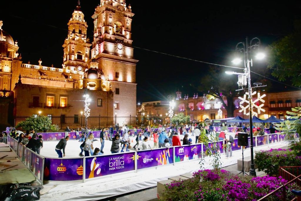 Instalación de la Pista de Hielo en la plaza Melchor Ocampo de Morelia en análisis