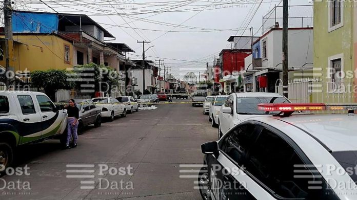 Joven es asesinado a tiros en negocio de venta de globos, en Uruapan