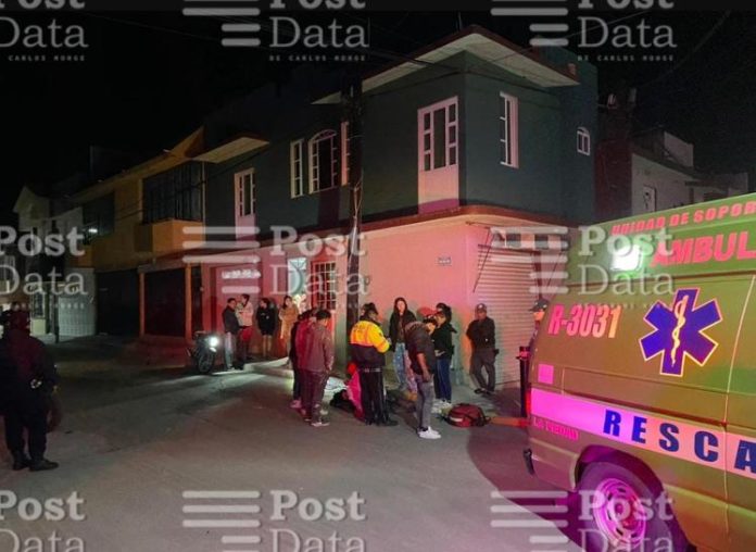 Un muerto y un herido, saldo de choque de motocicleta contra camioneta