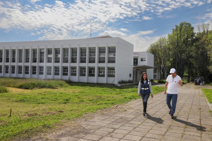 UMSNH mejora instalaciones de sus escuelas en Uruapan