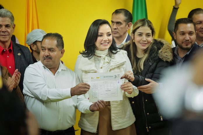 Adriana Hernández debe renunciar al PRI para participar con el PRD: Memo Valencia
