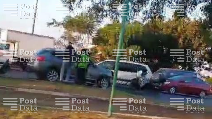 Choque vehicular múltiple ocasiona caos vial en el libramiento de Morelia