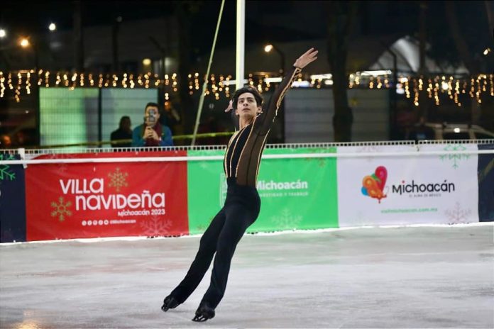 Con Donovan Carrillo se inaugura la pista de hielo de la Villa Navideña, en Morelia