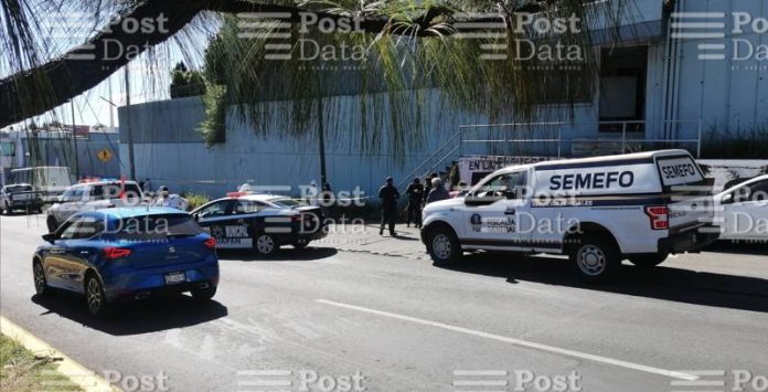 Hombre muere atropellado por camioneta en la calzada Juárez de Uruapan