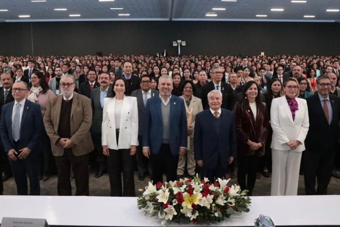 Reconocen a los 3 mil 233 egresados de licenciatura con mejor promedio en el país