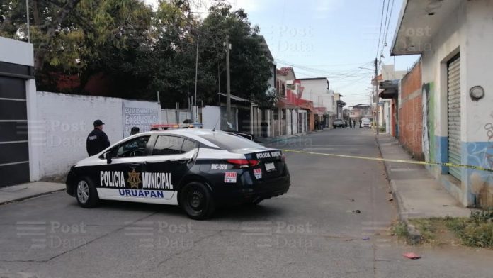Hombres armados balean negocio de botanas, en Uruapan