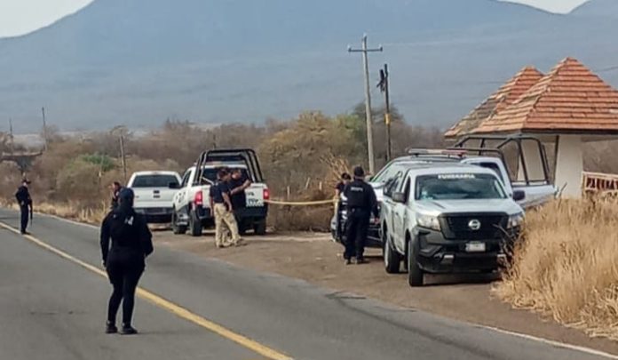 Abandonan cadáver en paradero de camiones de Apatzingán Abandonan cadáver en paradero de camiones de Apatzingán