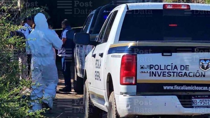 Abandonan un hombre asesinado, debajo de puente en Apatzingán Abandonan un hombre asesinado, debajo de puente en Apatzingán