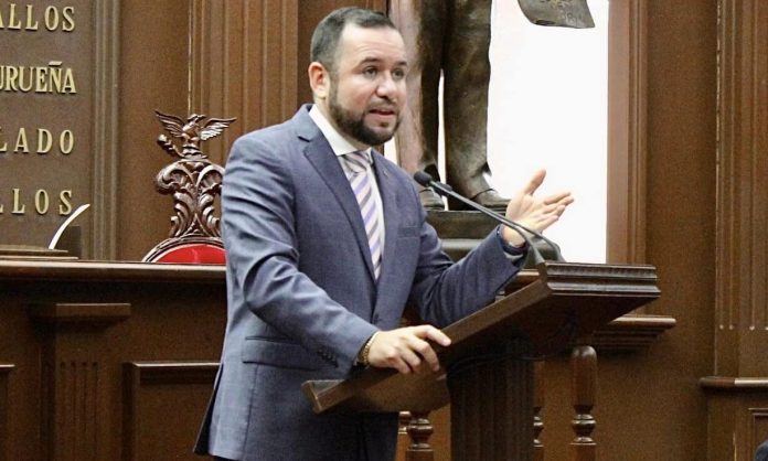 Va Reyes Galindo por la reelección en el Distrito XXII de Múgica
