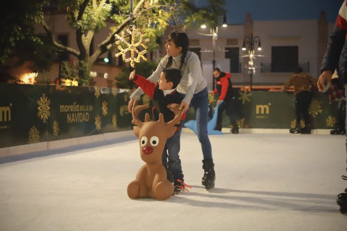 Gobierno de Morelia cierra temporada de la Pista de Hielo con récord de asistencia Gobierno de Morelia cierra temporada de la Pista de Hielo con récord de asistencia