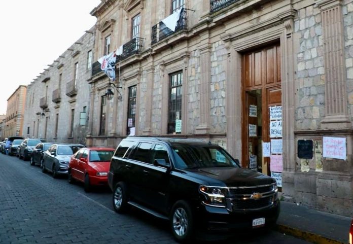 UMSNH y Secundaria “Carrillo Puerto” deben llegar a una conciliación: gobernador