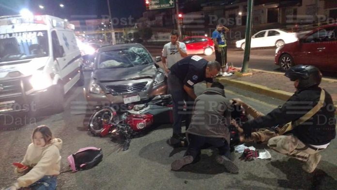 Choque entre auto y moto deja 2 heridos en la Av. Madero Oriente de Morelia