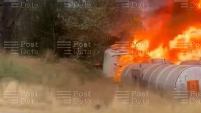 Vuelca pipa cargada con combustible y se incendia en la Siglo XXI