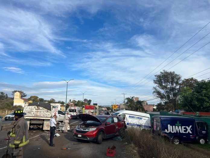 Se registra carambola vehicular en la Morelia-Quiroga