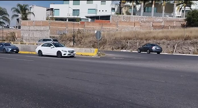 El retorno a la izquierda en el Distribuidor Mil Cumbres, no tiene autorización y es peligroso: SCOP