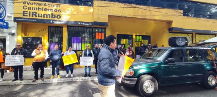 Toman perredistas sede estatal; exigen la renuncia de sus dirigentes