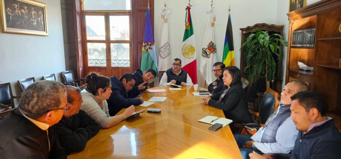 Se reúne secretario de Gobierno con profesores y estudiantes de la Secundaria Felipe Carrillo
