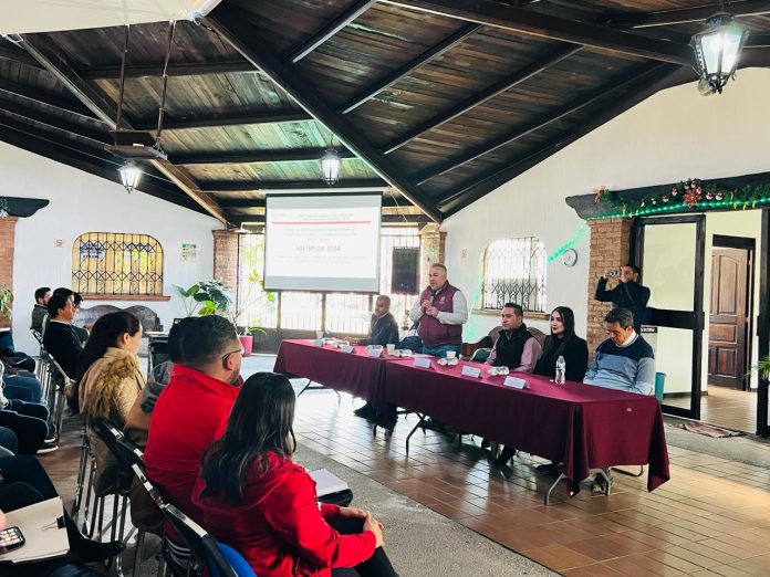 Capacitan a municipios y autogobiernos para proyectos de obra: SFA