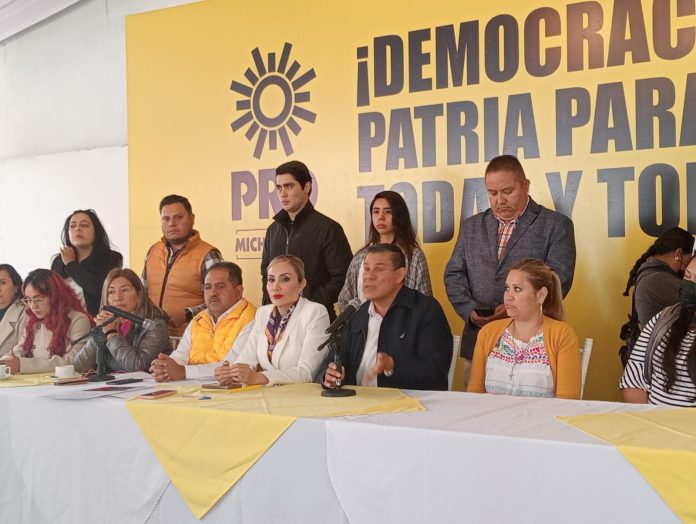 Denuncian injerencia de otros partidos políticos en el Consejo Estatal del PRD Denuncian injerencia de otros partidos políticos en el Consejo Estatal del PRD