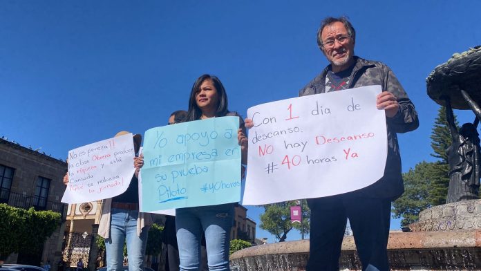 En apoyo a la reducción de horario laboral, morelianos salen a las calles