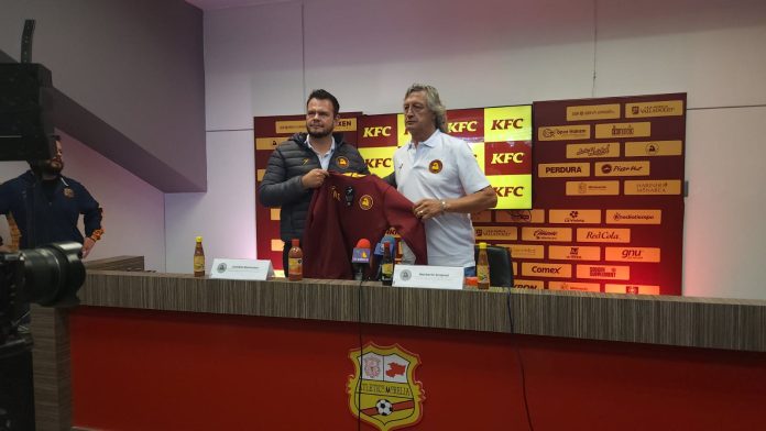 Scoponi fue presentado como nuevo técnico de los canarios Scoponi fue presentado como nuevo técnico de los canarios