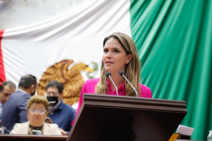 Daniela de los Santos impulsa la certificación para atender niñas, niños y adolescentes en Michoacán