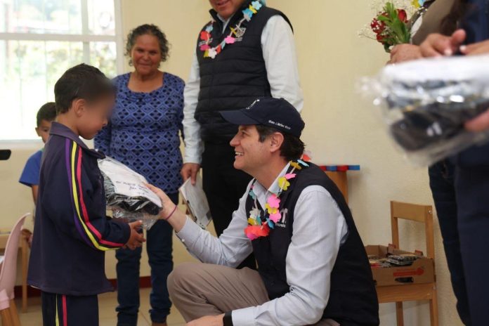 Entrega ayuntamiento de Morelia obras educativas en comunidades de Tiripetío