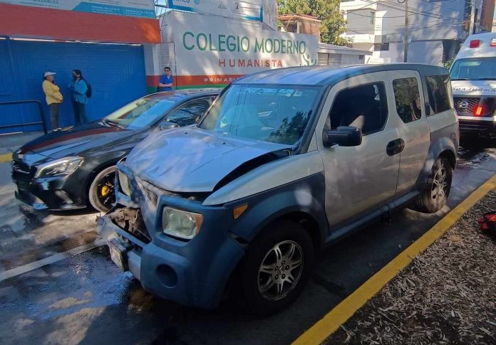 Choque entre 2 vehículos deja un herido en la Av. Solidaridad de Morelia