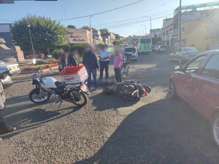 Choque entre taxi y moto deja un herido a pocos metros del Monumento al Pipila
