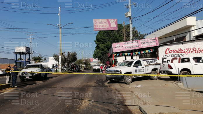Ataque armado en negocio de carnitas deja una mujer muerta y a su hijo herido