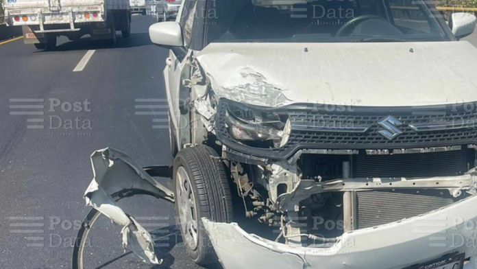 Auto y camioneta protagoniza choque en el periférico de Morelia