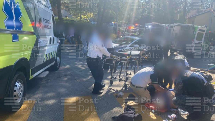 Vuelca camioneta en la zona de Altozano