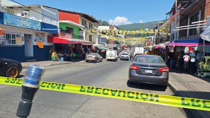 Hombre es asesinado a tiros cerca del mercado de La Charanda, en Uruapan