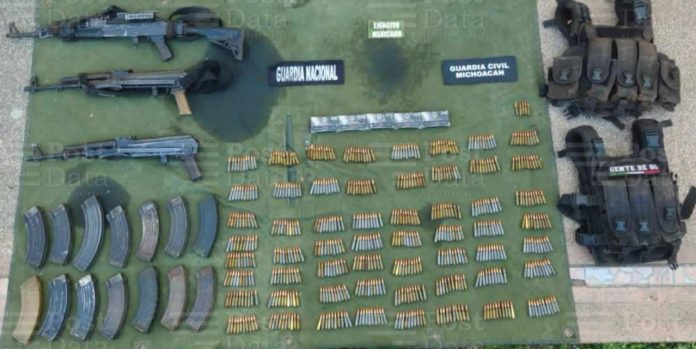 Militares aseguran armamento de alto poder en Tumbiscatío y Coalcomán