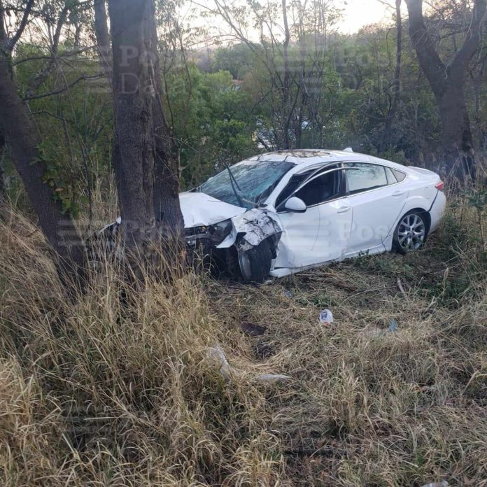 Se accidenta automóvil en la Morelia-Pátzcuaro