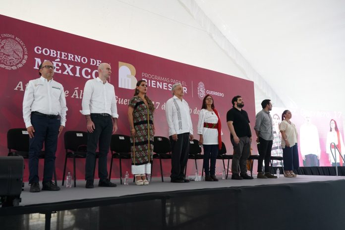 Pese a que no ha cumplido, AMLO asegura que ya federalizó la nómina en Michoacán