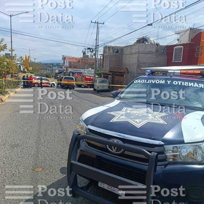Muere conductor de combi y atropella a peatona, en Galaxia Tarímbaro