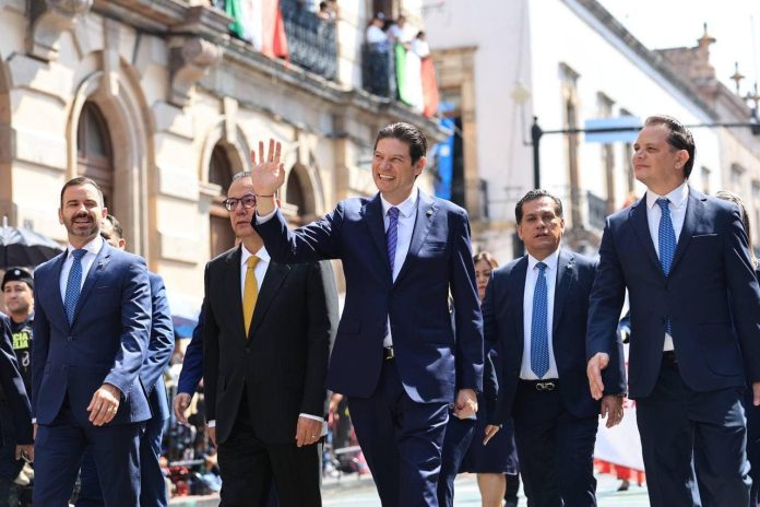 Mantiene Alfonso Martínez diálogo con personas de todos los partidos, hasta de Morena