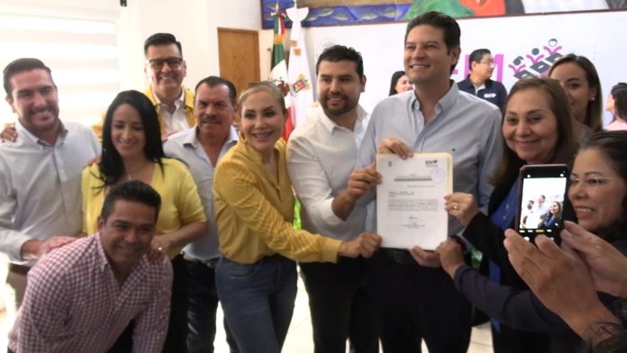 Alfonso Martínez se registra como candidato del PAN y PRD a relegirse como alcalde de Morelia