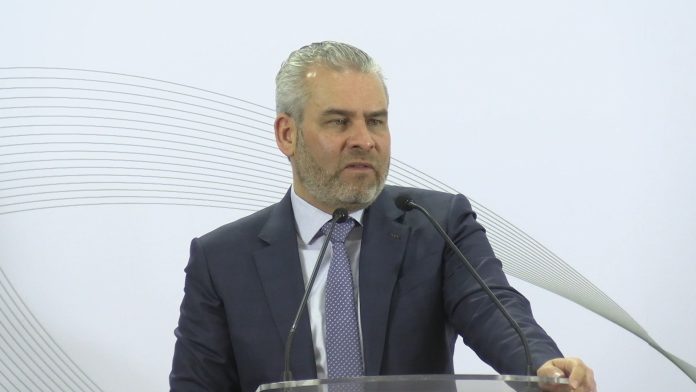 Agustín Arriaga “es vocero del gobierno anterior”, no tiene solvencia para administrar el hotel de CECONEXPO: Gobernador