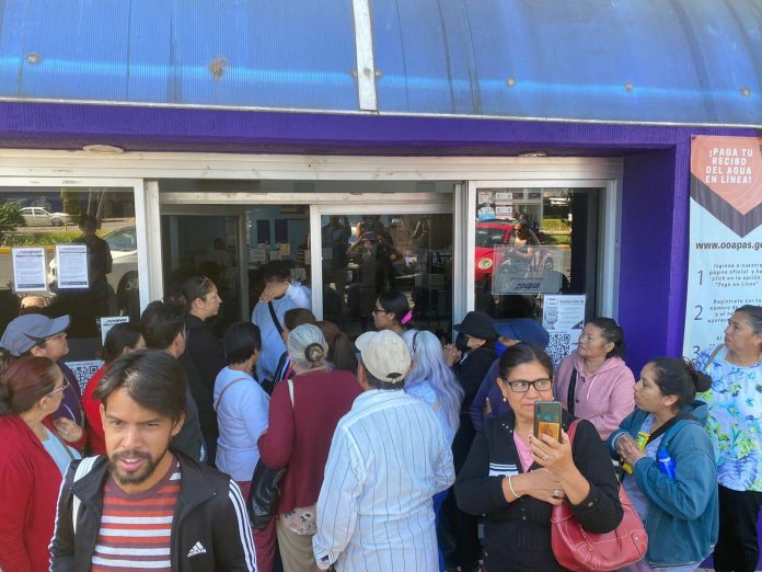 Con manifestación, colonos exigen al OOAPAS Morelia destitución de un empleado