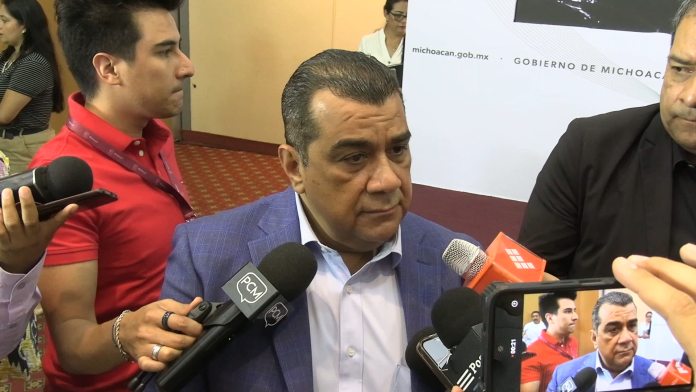 rechazó considerar un foco rojo de inseguridad para la Semana Santa, el asesinato de la comisaria de la Guardia Civil en Pátzcuaro, Cristal García Hurtado y de dos de sus escoltas, al señalar que se mantiene el operativo de vigilancia en la zona y que a diferencia del 2021, no hay carreteras bloqueadas,