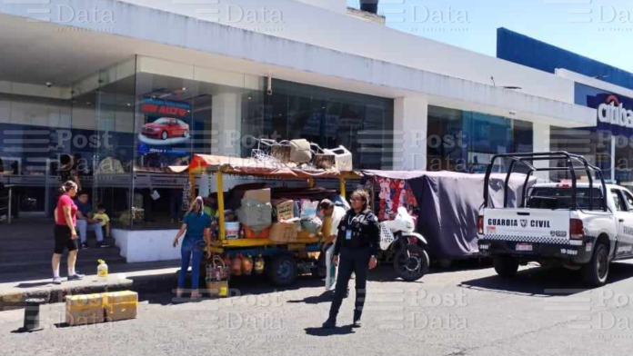 Asaltan a cuentahabiente afuera del Citibanamex de la colonia Nueva Valladolid, Morelia Asaltan a cuentahabiente afuera del Citibanamex de la colonia Nueva Valladolid, Morelia